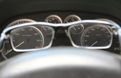 Amazon is testing new AI-powered smart glasses called Amelia, giving last-mile delivery drivers hands-free navigation, faster package handling, and real-time safety alerts. Here’s how the wearable tech could reshape daily delivery work and improve efficiency on the road.